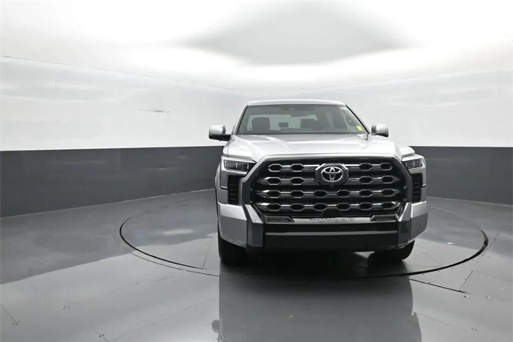 2025 Toyota Tundra Platinum photo 1