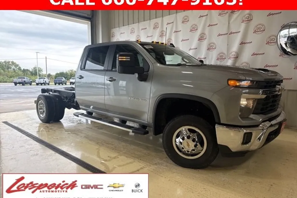2026 Chevrolet Silverado 3500HD LT photo 1