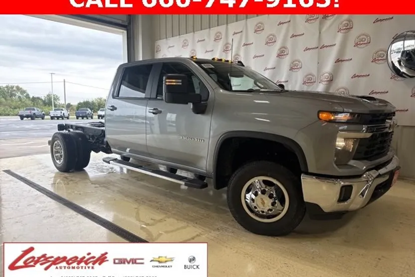 2026 Chevrolet Silverado 3500HD LT photo 1