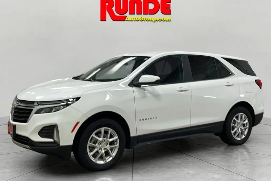 2022 Chevrolet Equinox LT photo 1