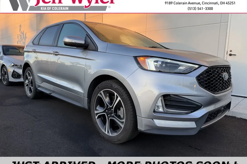 2022 Ford Edge ST photo 1