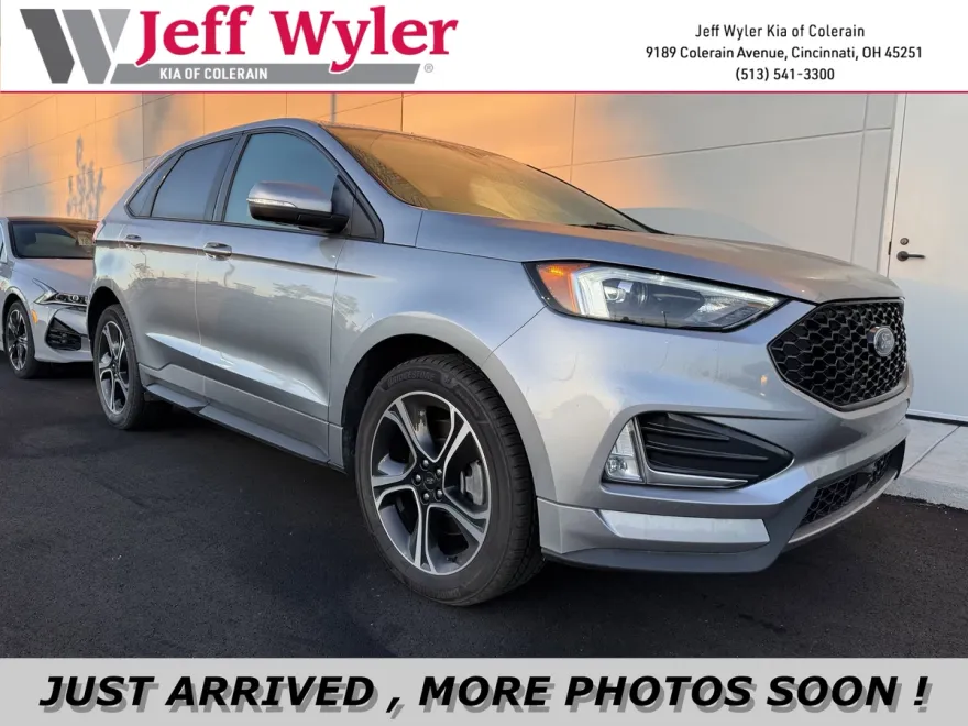 2022 Ford Edge ST photo 1