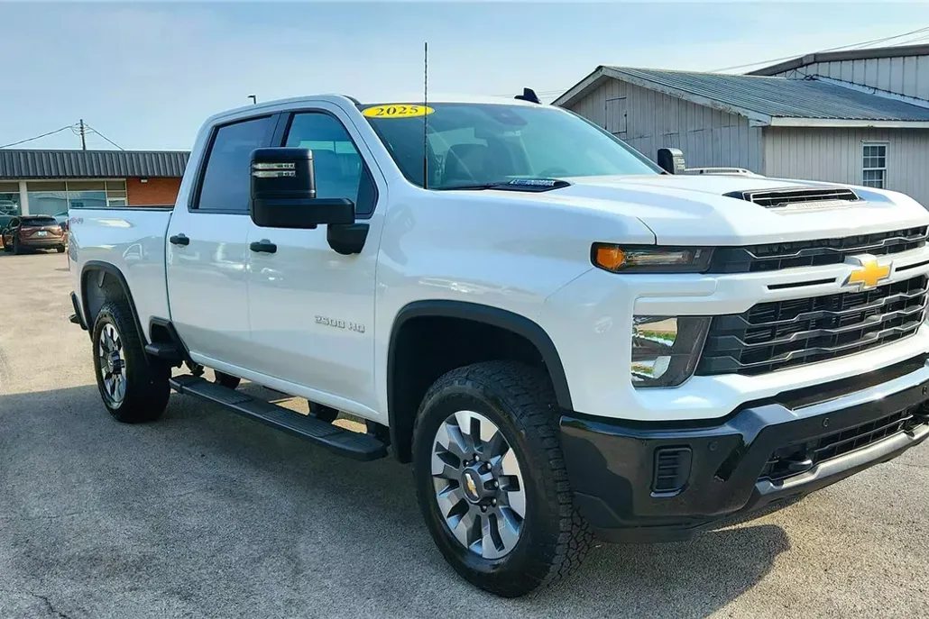 2025 Chevrolet Silverado 2500HD Custom photo 1