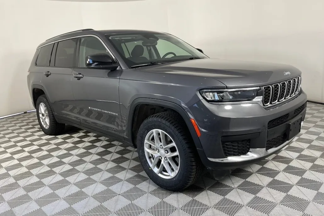 2023 Jeep Grand Cherokee Laredo photo 1