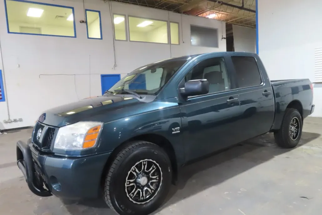 2004 Nissan Titan XE photo 1