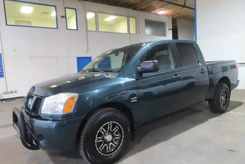 2004 Nissan Titan XE photo 1