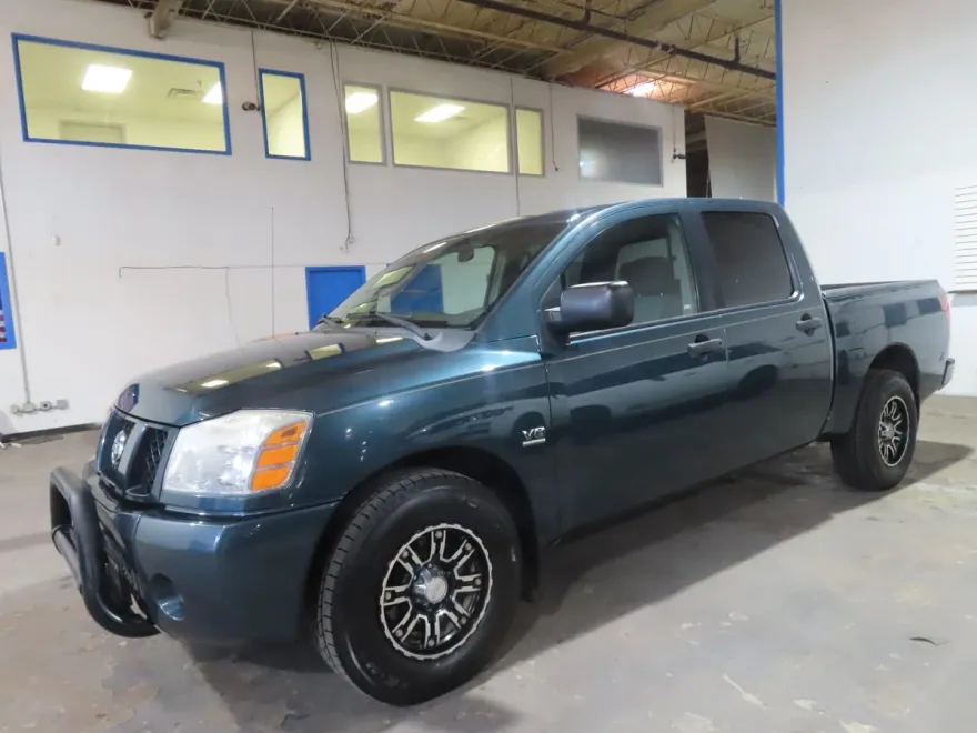 2004 Nissan Titan XE photo 1
