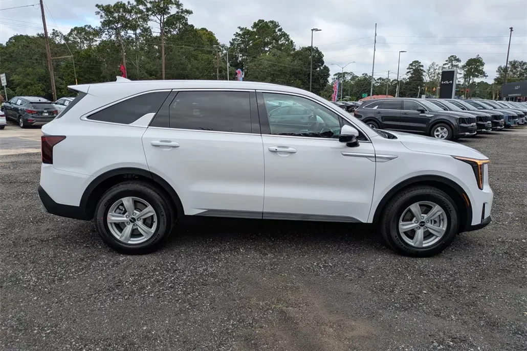 2026 Kia Sorento LX photo 1