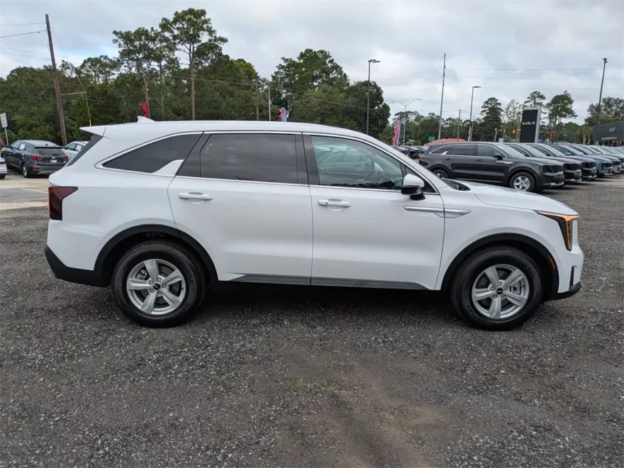 2026 Kia Sorento LX photo 1