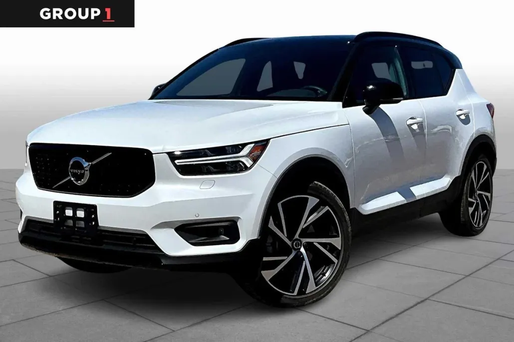 2022 Volvo XC40 R-Design photo 1