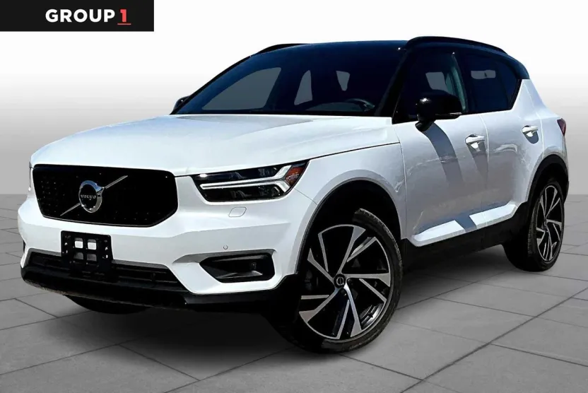 2022 Volvo XC40 R-Design photo 1