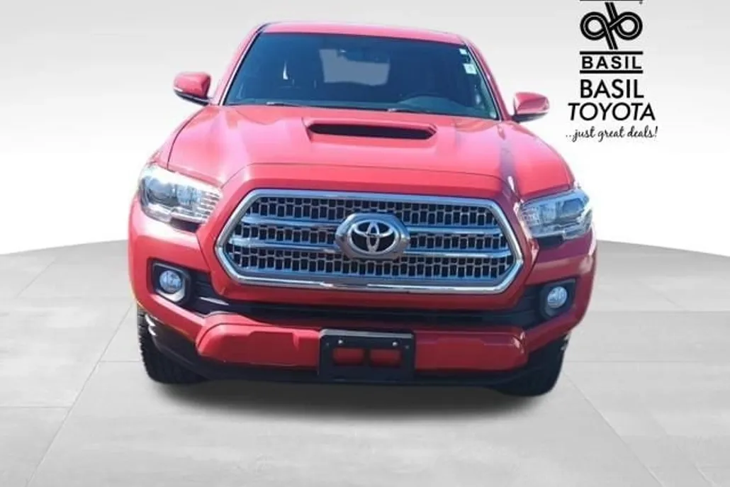 2017 Toyota Tacoma TRD Sport photo 1