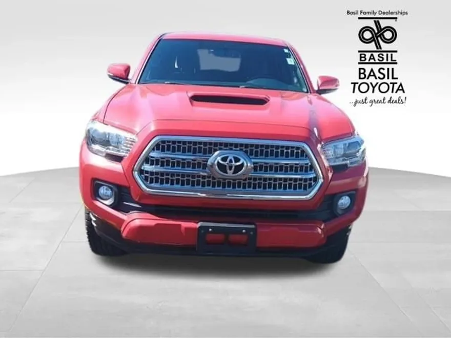 2017 Toyota Tacoma TRD Sport photo 1