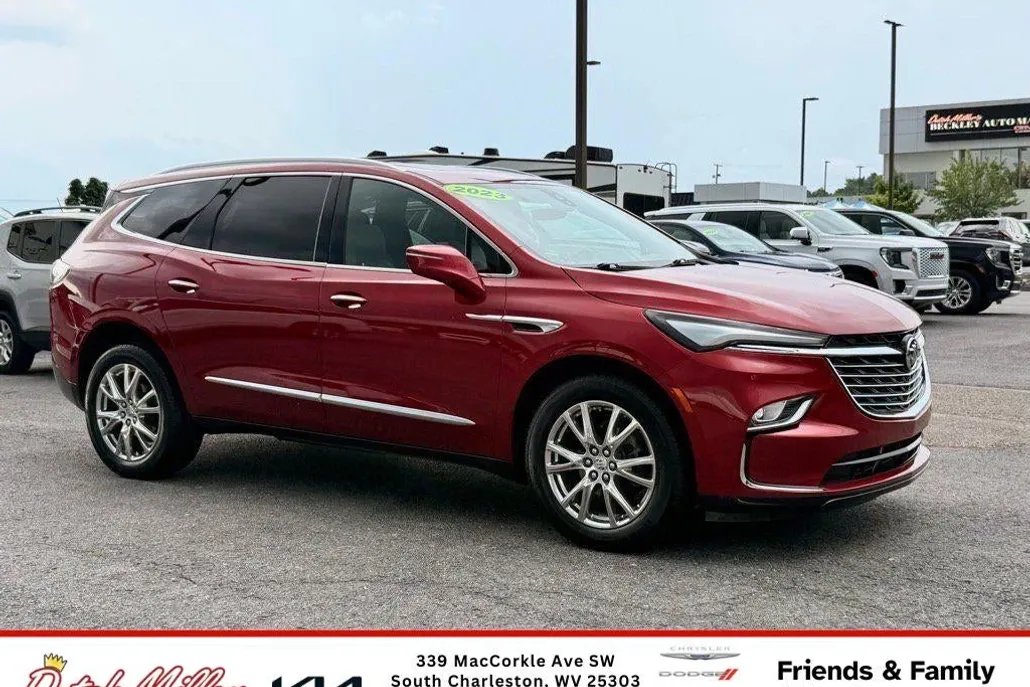 2023 Buick Enclave Premium photo 1