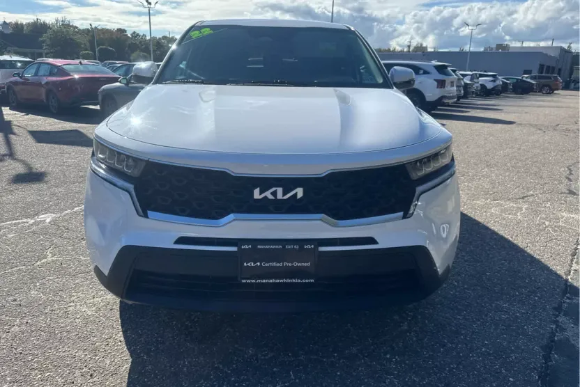 2022 Kia Sorento LX photo 1