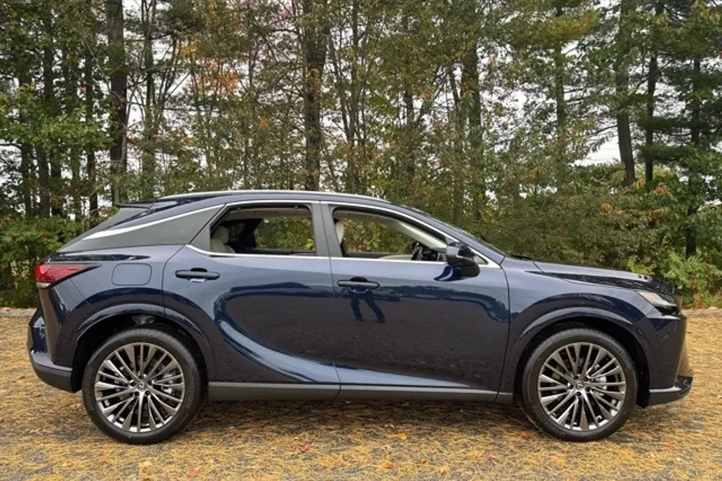 2025 Lexus RX 450h+ Luxury photo 1