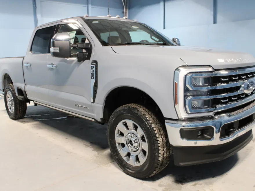 2025 Ford F-350 Lariat photo 1