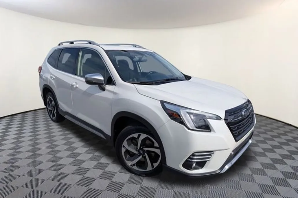 2022 Subaru Forester Touring photo 1