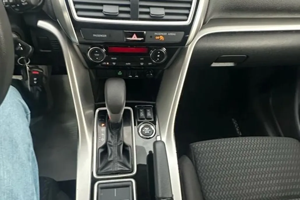 2020 Mitsubishi Eclipse Cross SE GT photo 1