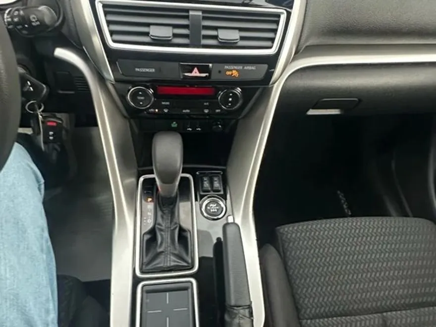 2020 Mitsubishi Eclipse Cross SE GT photo 1