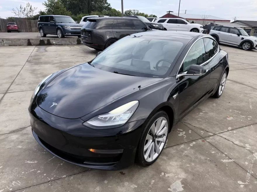 2019 Tesla Model 3 Standard Range Plus photo 1