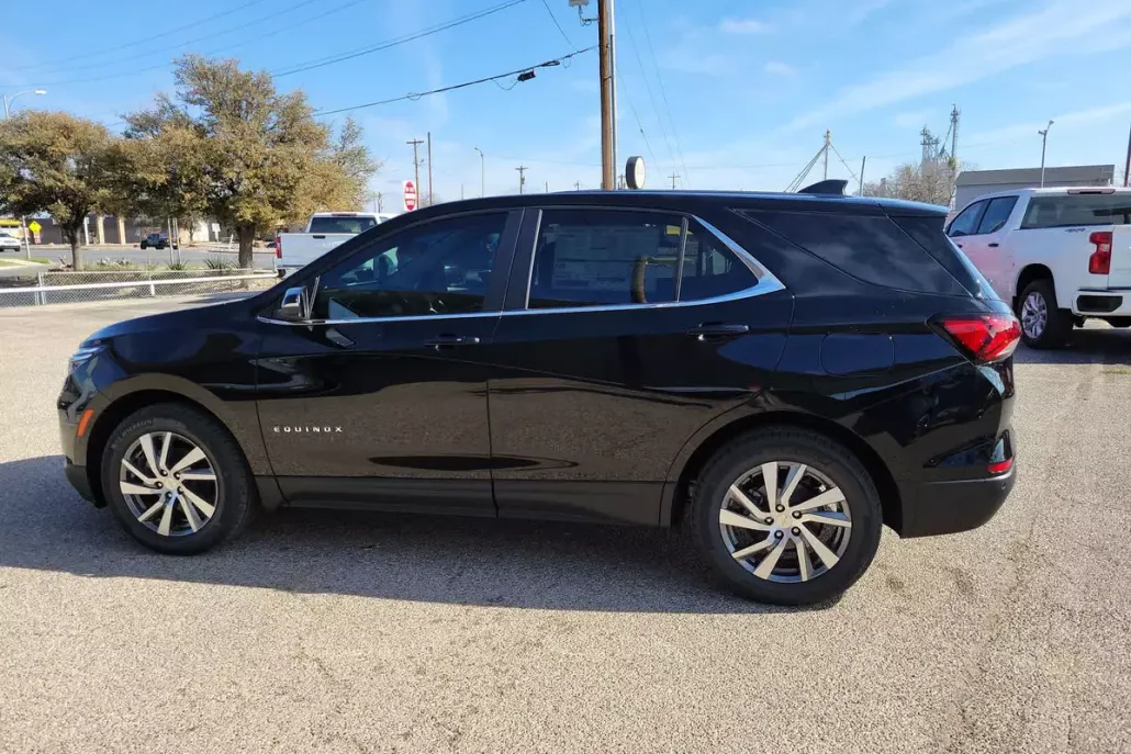 2023 Chevrolet Equinox LT photo 1