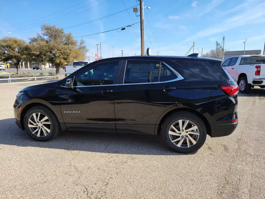 2023 Chevrolet Equinox LT photo 1