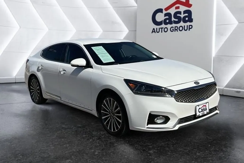 2018 Kia Cadenza Premium photo 1