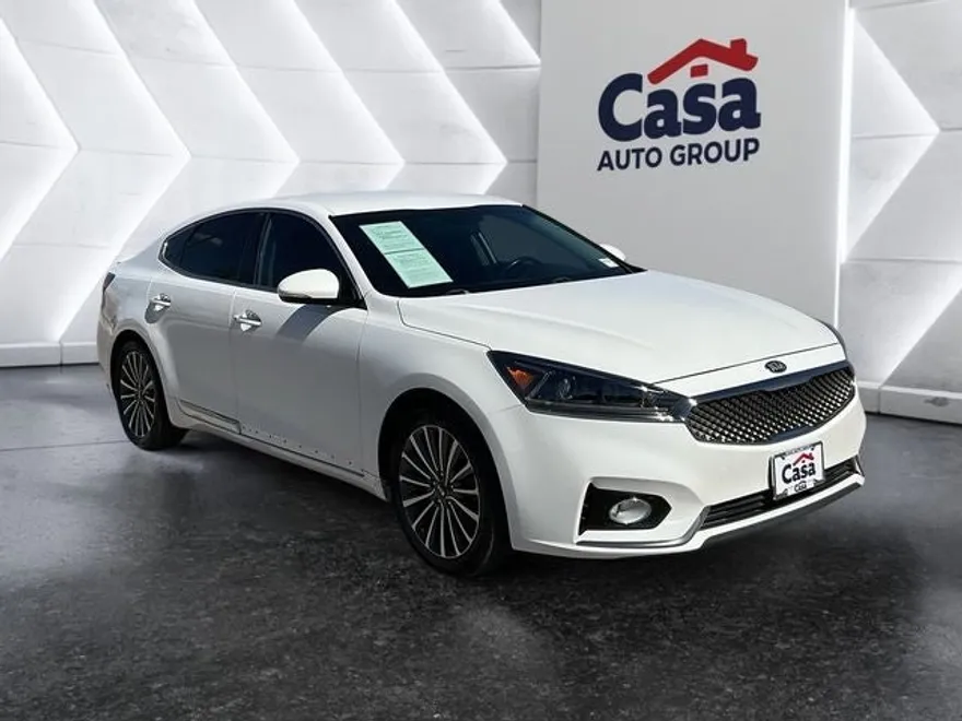 2018 Kia Cadenza Premium photo 1