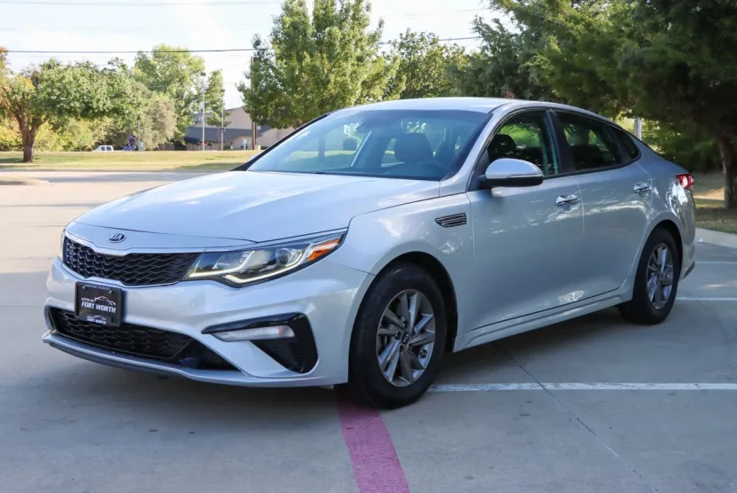 2020 Kia Optima LX photo 1