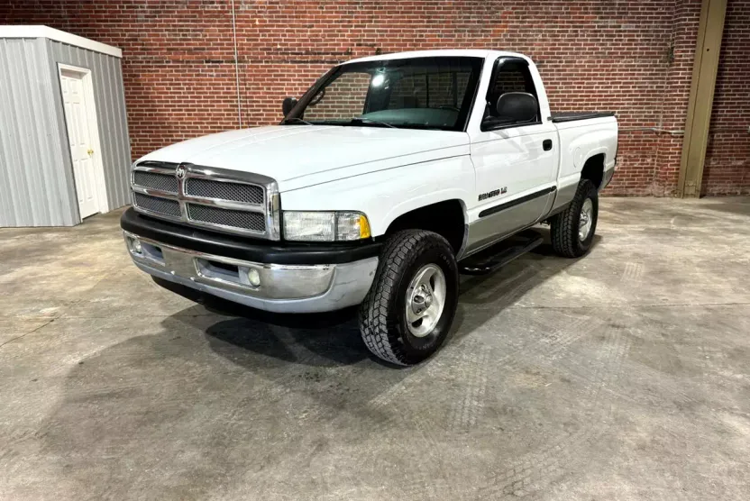 2001 Dodge Ram ST photo 1