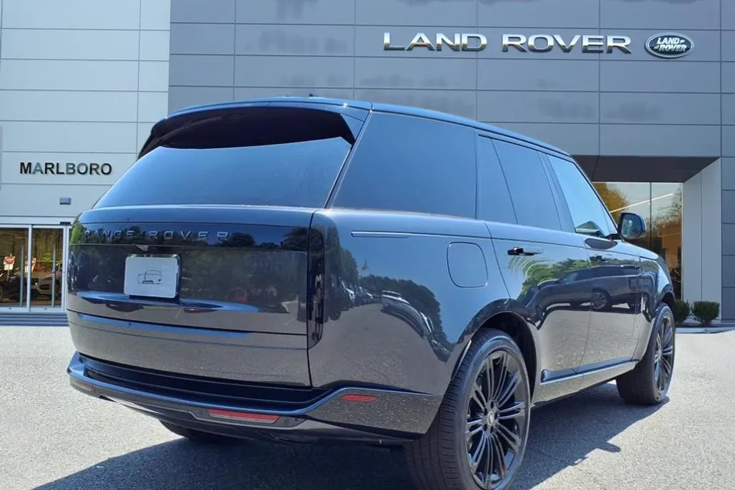 2025 Land Rover Range Rover SE photo 1