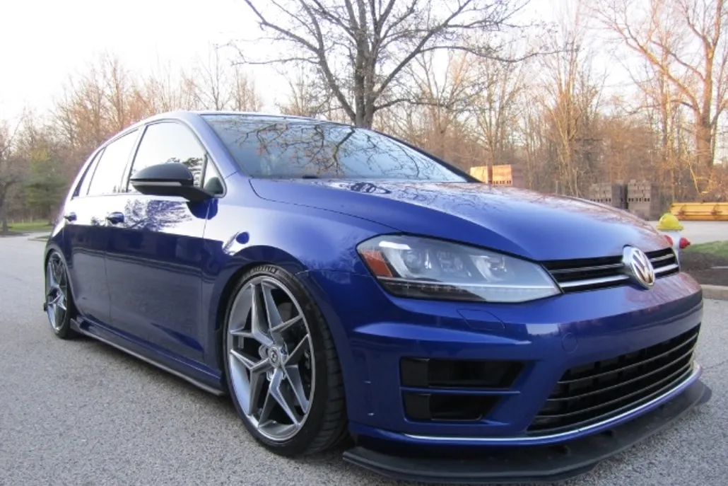 2016 Volkswagen Golf R photo 1