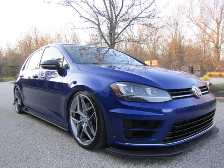 2016 Volkswagen Golf R photo 1