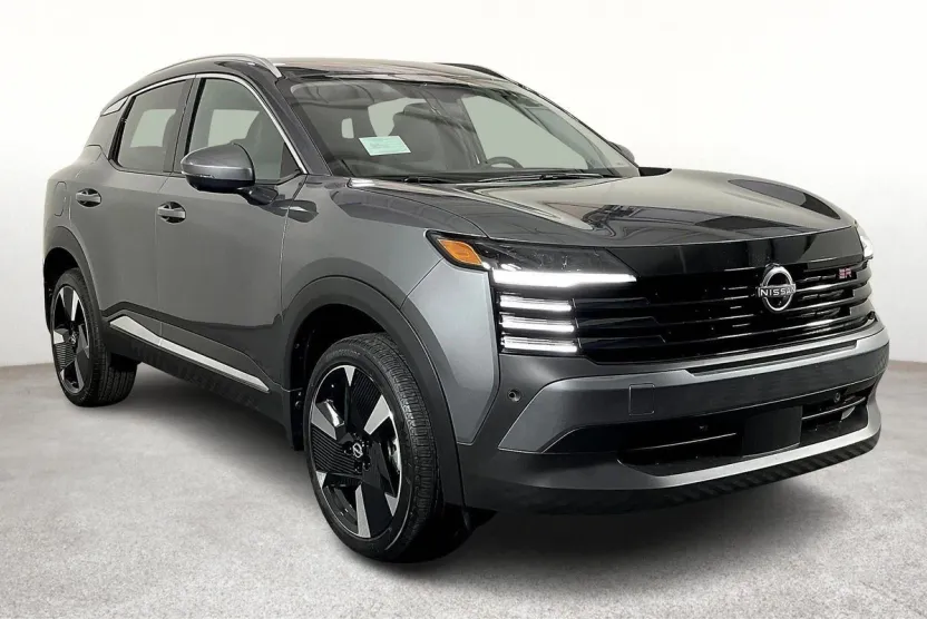 2025 Nissan Kicks SR photo 1