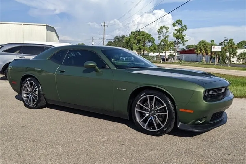 2022 Dodge Challenger R/T photo 1