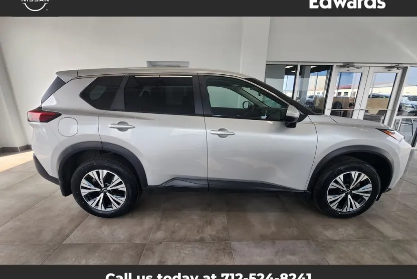 2022 Nissan Rogue SV photo 1