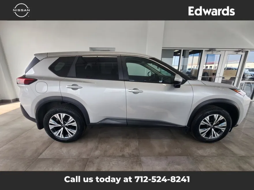 2022 Nissan Rogue SV photo 1