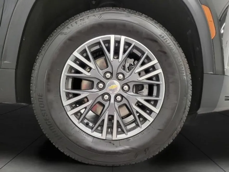 2025 Chevrolet Traverse 2LT photo 1