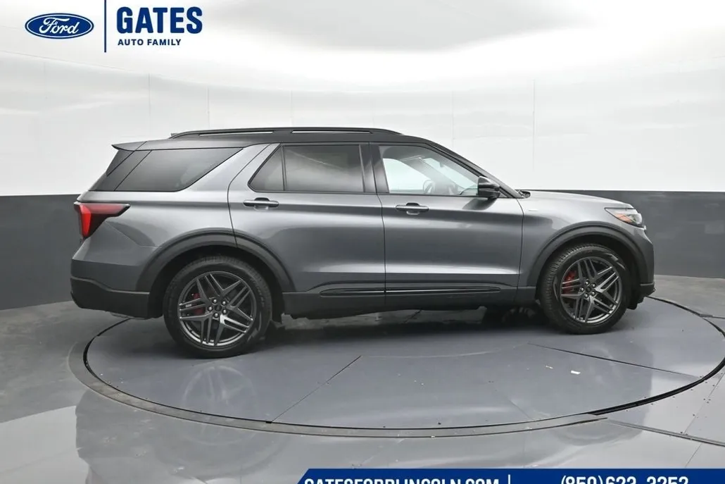 2025 Ford Explorer ST-Line photo 1