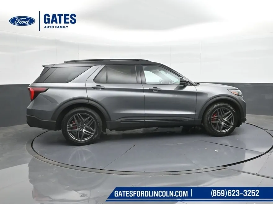 2025 Ford Explorer ST-Line photo 1