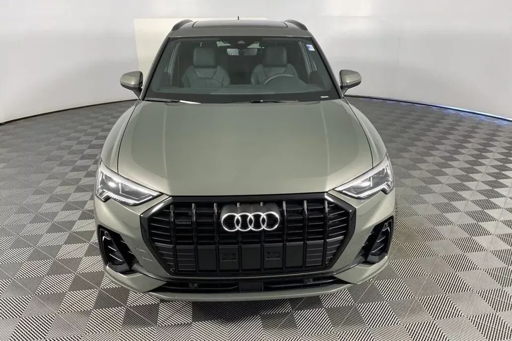 2024 Audi Q3 45 TFSI S line Premium photo 1