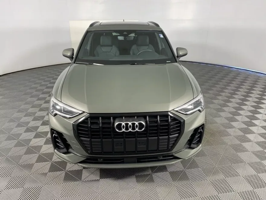 2024 Audi Q3 45 TFSI S line Premium photo 1