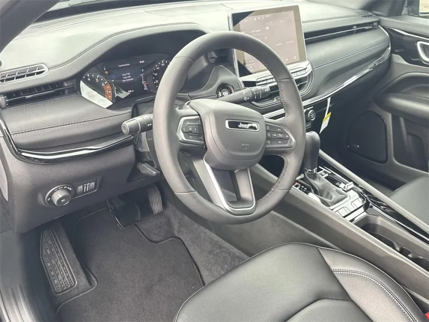2025 Jeep Compass Limited photo 1