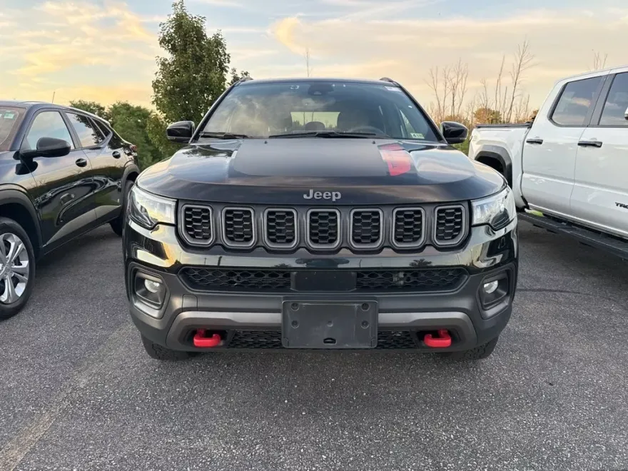 2024 Jeep Compass Trailhawk photo 1