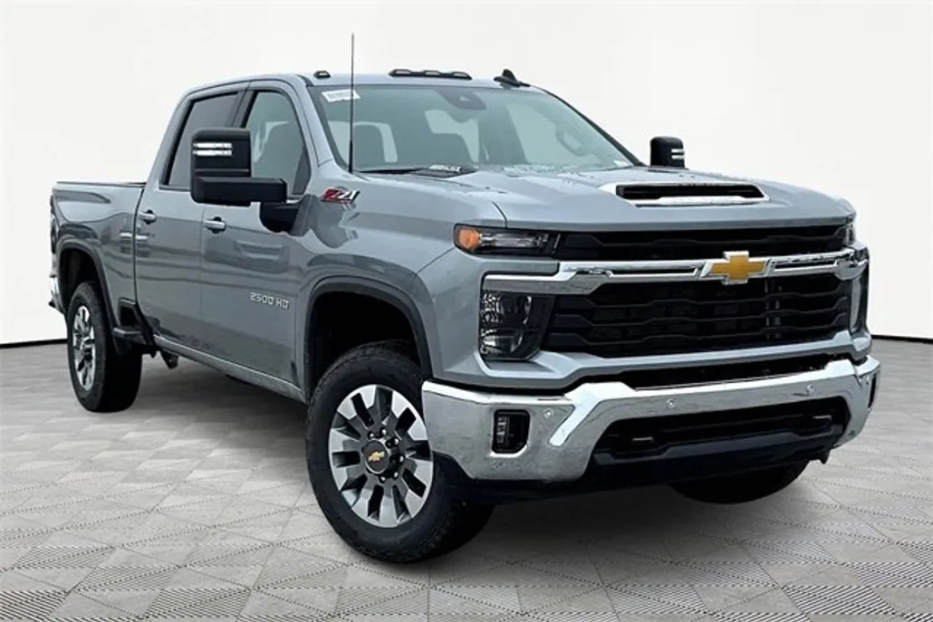 2025 Chevrolet Silverado LT photo 1