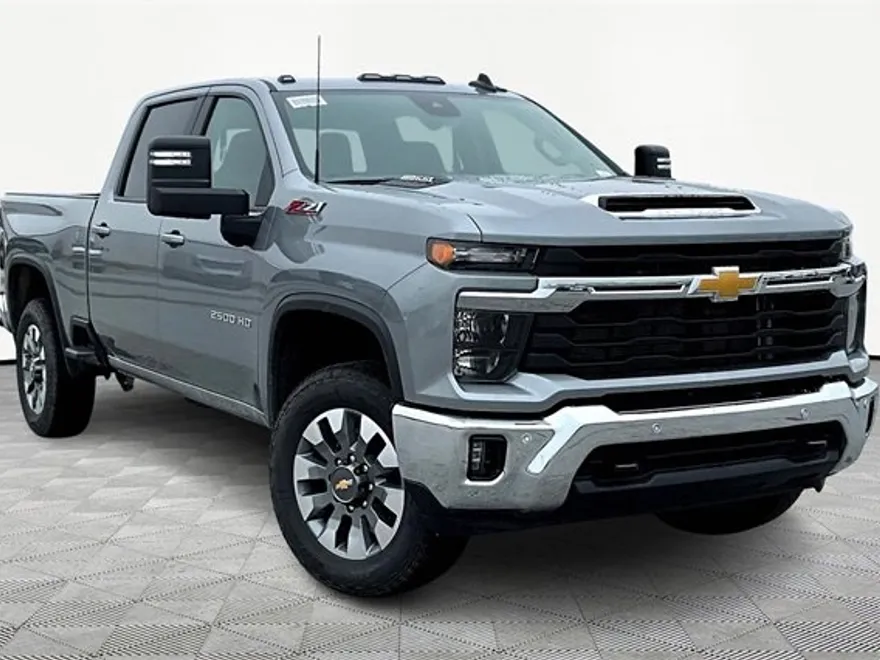 2025 Chevrolet Silverado LT photo 1