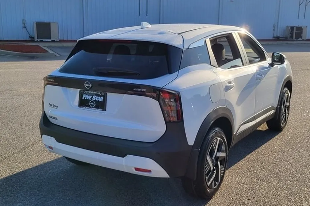 2025 Nissan Kicks SV photo 1