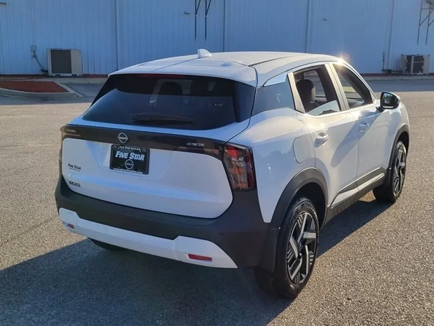 2025 Nissan Kicks SV photo 1