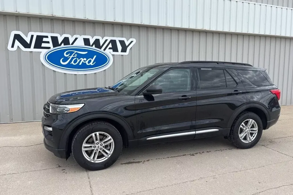 2023 Ford Explorer XLT photo 1